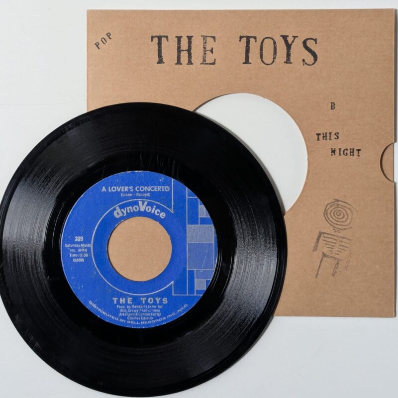 THE TOYS A Lover’s Concerto / This Night (1965) VINIL 7"