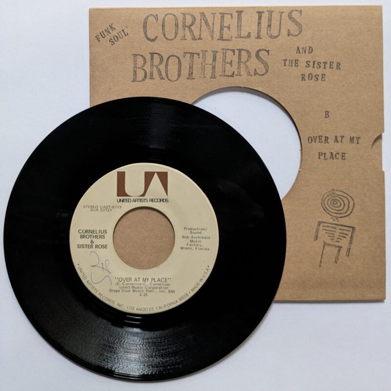CORNELIUS BROTHERS & SISTER ROSE - TREAT HER LIKE A LADY / OVER AT MY PLACE (1971) VINIL 7"