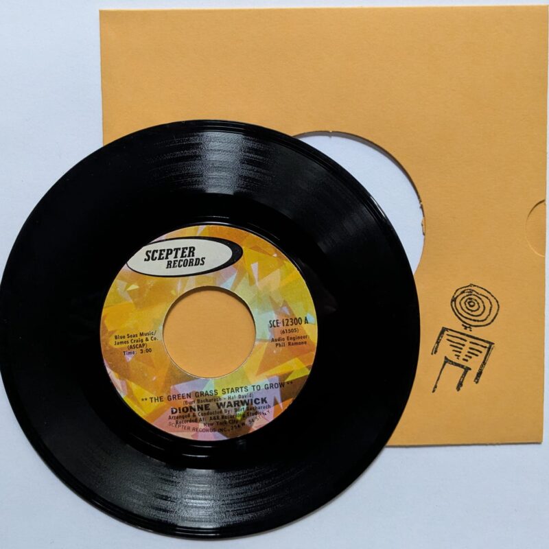 DIONNE WARWICK	 - THE GREEN GRASS STARTS TO GROW / THEY DON'T GIVE MEDALS TO YESTERDAY'S HEROES (1970) VINIL 7"