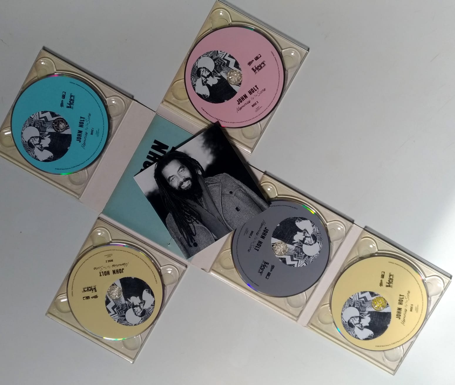 JOHN HOLT - MEMORIES BY THE SCORE (2015) CD