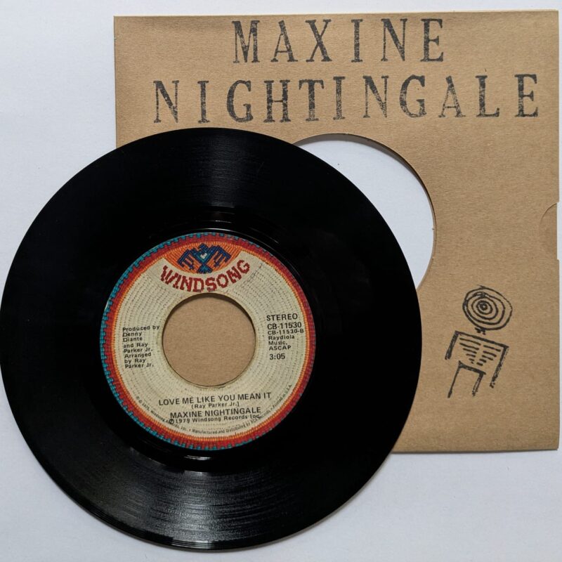 MAXINE NIGHTINGALE - LEAD ME ON / LOVE ME LIKE YOU MEAN IT (1979) VINIL 7"