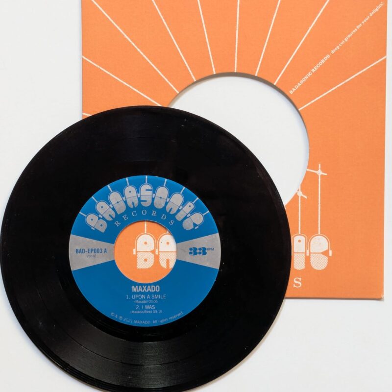 MAXADO - UPON A SMILE (2021) - VINIL 7"