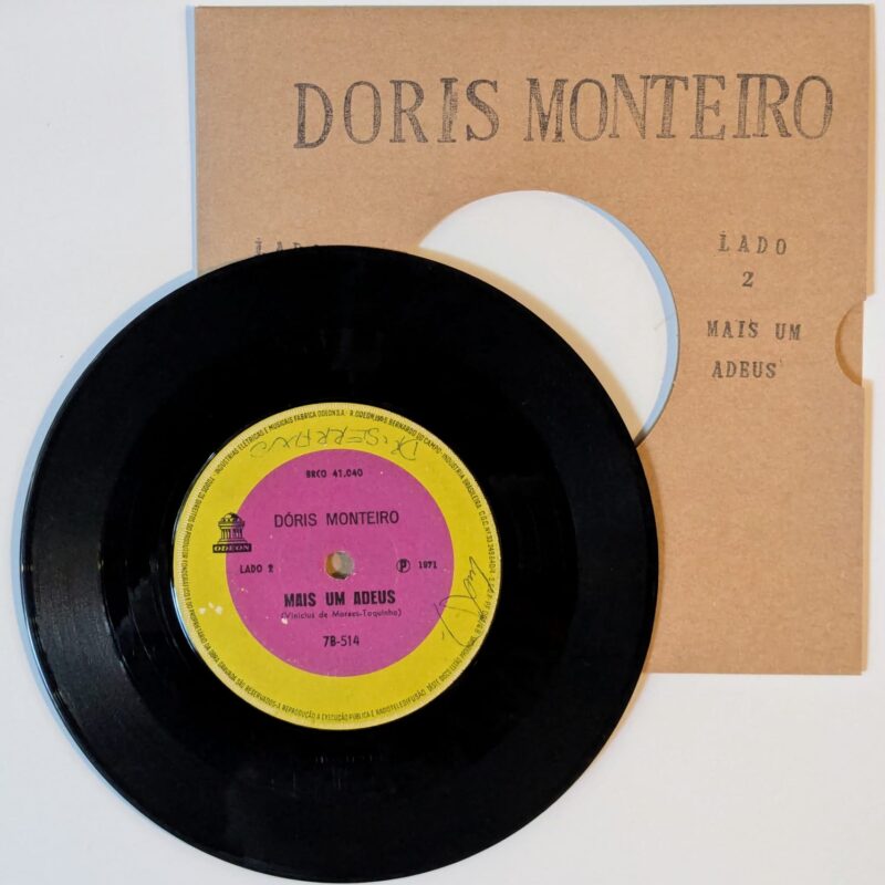 DÓRIS MONTEIRO - DE NOITE, NA CAMA / MAIS UM ADEUS / 1971 / VINIL 7"