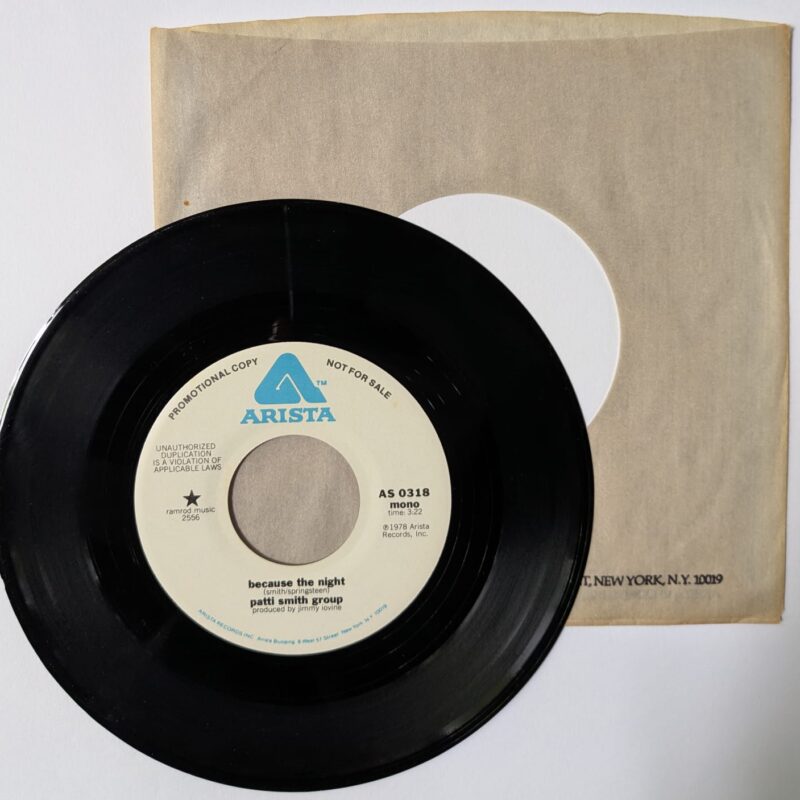 PATTI SMITH GROUP / BECAUSE THE NIGHT MONO / STEREO  / 1978 / VINIL 7"