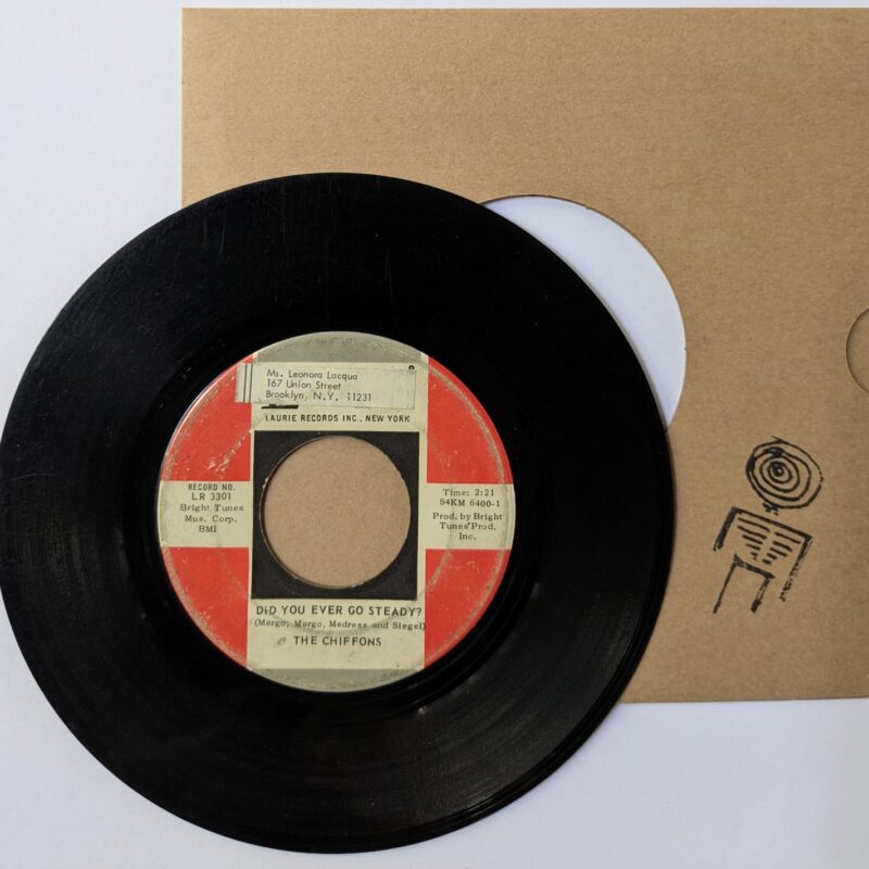 THE CHIFFONS  / NOBODY' KNOWS WHAT'S GOIN' ON / DID YOU EVER GO STEADY / 1965 / VINIL 7"