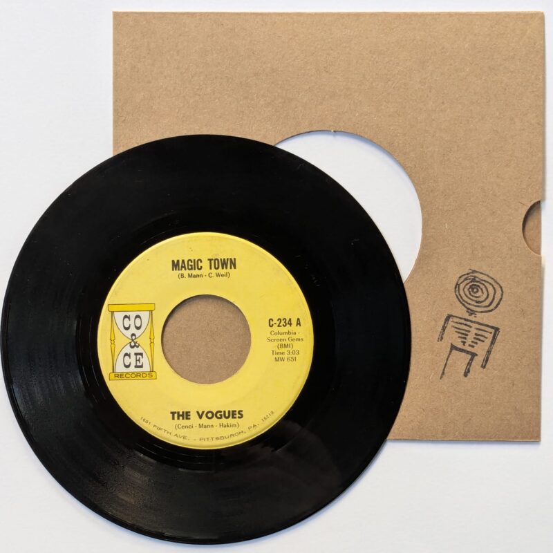 THE VOGUES / MAGIC TOWN / HUMPTY DUMPTY / 1966 / VINIL 7"