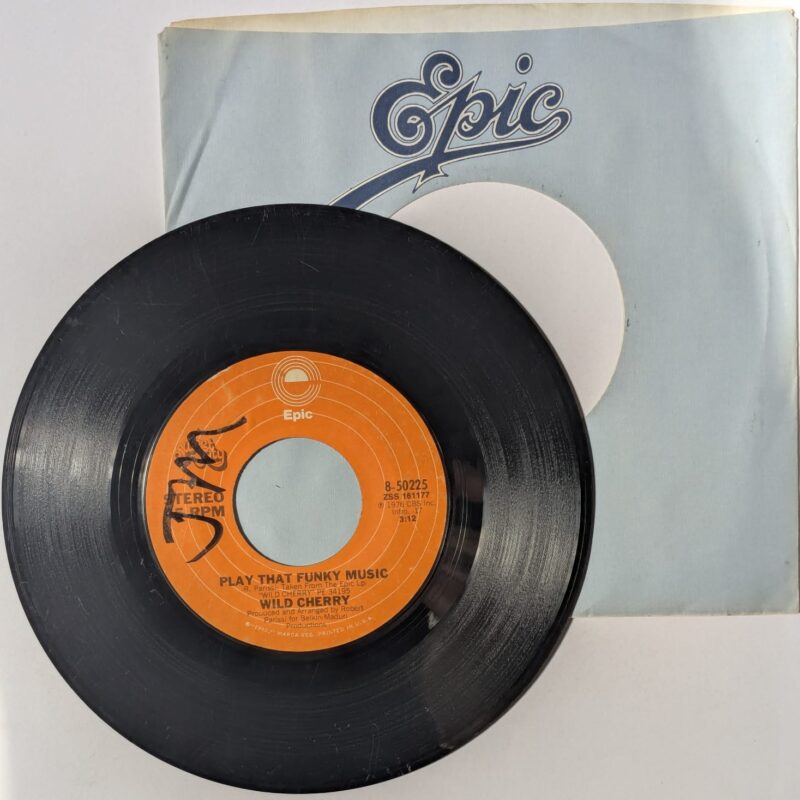 WILD CHERRY / PLAY THAT FUNKY MUSIC/THE LADY WANTS YOUR MONEY / 1976 / VINIL 7"
